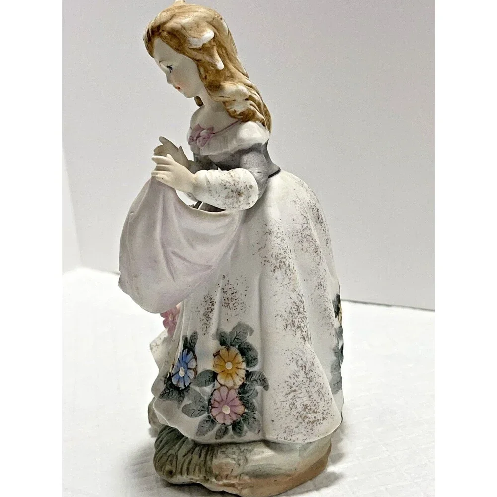 Vintage Lefton China KW133B Hand Painted Girl with Flowers Figurine Japan, EXCL - Picture 3 of 8